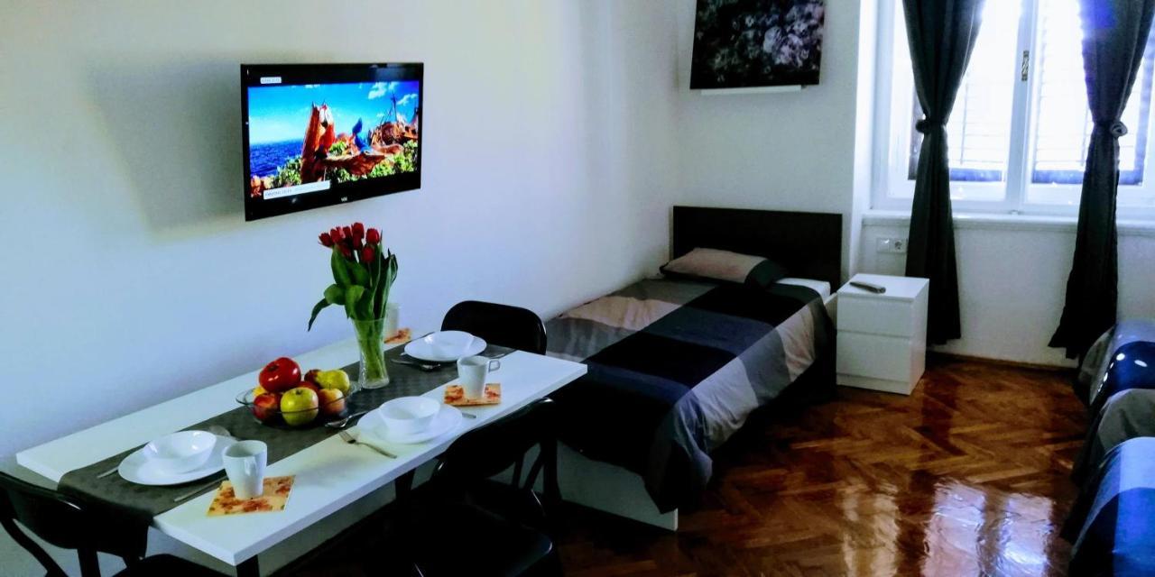Pula Center Green Park Apartments And Rooms Exterior foto