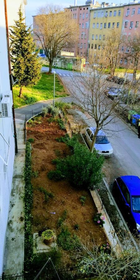 Pula Center Green Park Apartments And Rooms Exterior foto