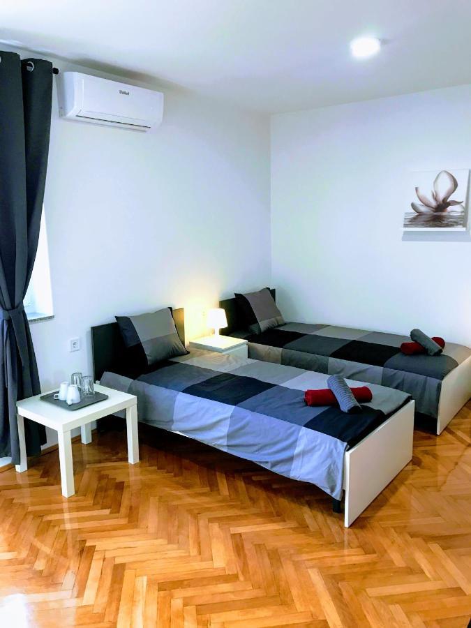 Pula Center Green Park Apartments And Rooms Exterior foto