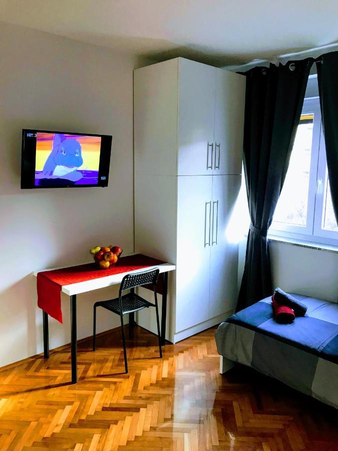 Pula Center Green Park Apartments And Rooms Exterior foto